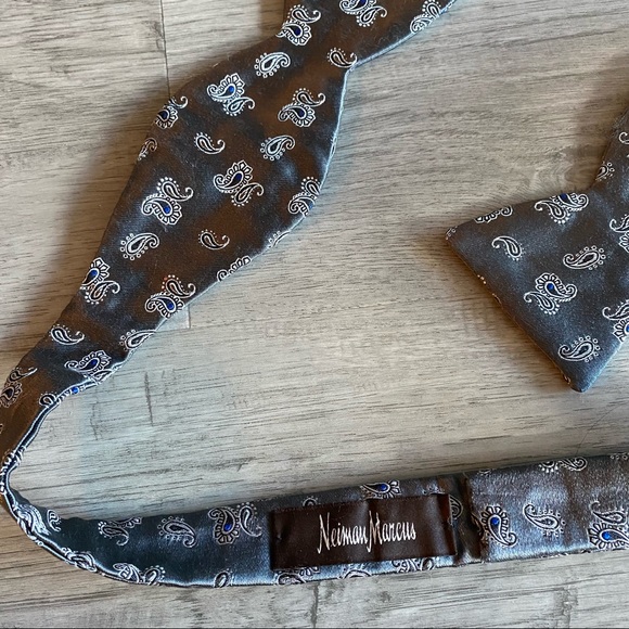 Men’s Silk Neiman Marcus Bow Tie - Picture 2 of 8